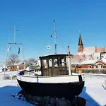 Wohlfuehl-orte24 Am Hafen In Schaprode, Ruegen شابرود