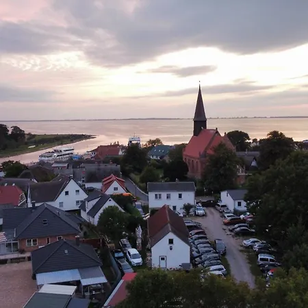 Wohlfuehl-orte24 Am Hafen In Schaprode, Ruegen שאפרודה